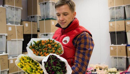 «Первую партию цветов мы развозили на автомобиле ВАЗ-2114»
